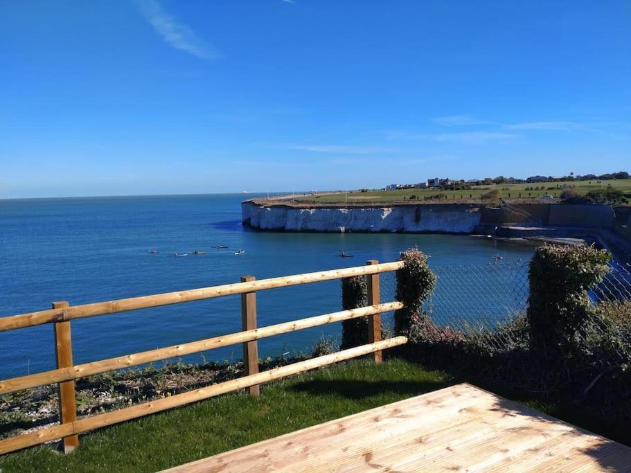 Spring Tide Cliff Top Glamping Pod With Direct Sea Views بيرتشينغتون المظهر الخارجي الصورة