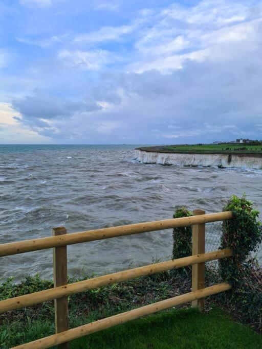 Spring Tide Cliff Top Glamping Pod With Direct Sea Views بيرتشينغتون المظهر الخارجي الصورة