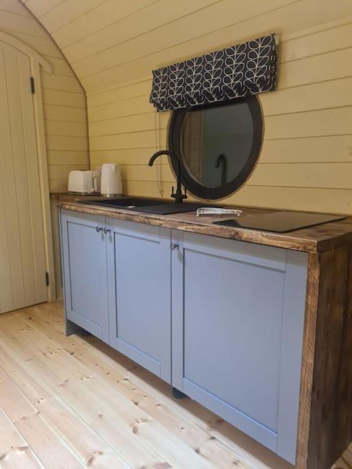 Spring Tide Cliff Top Glamping Pod With Direct Sea Views بيرتشينغتون المظهر الخارجي الصورة