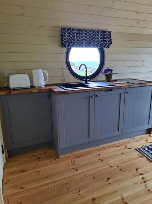 Spring Tide Cliff Top Glamping Pod With Direct Sea Views بيرتشينغتون المظهر الخارجي الصورة
